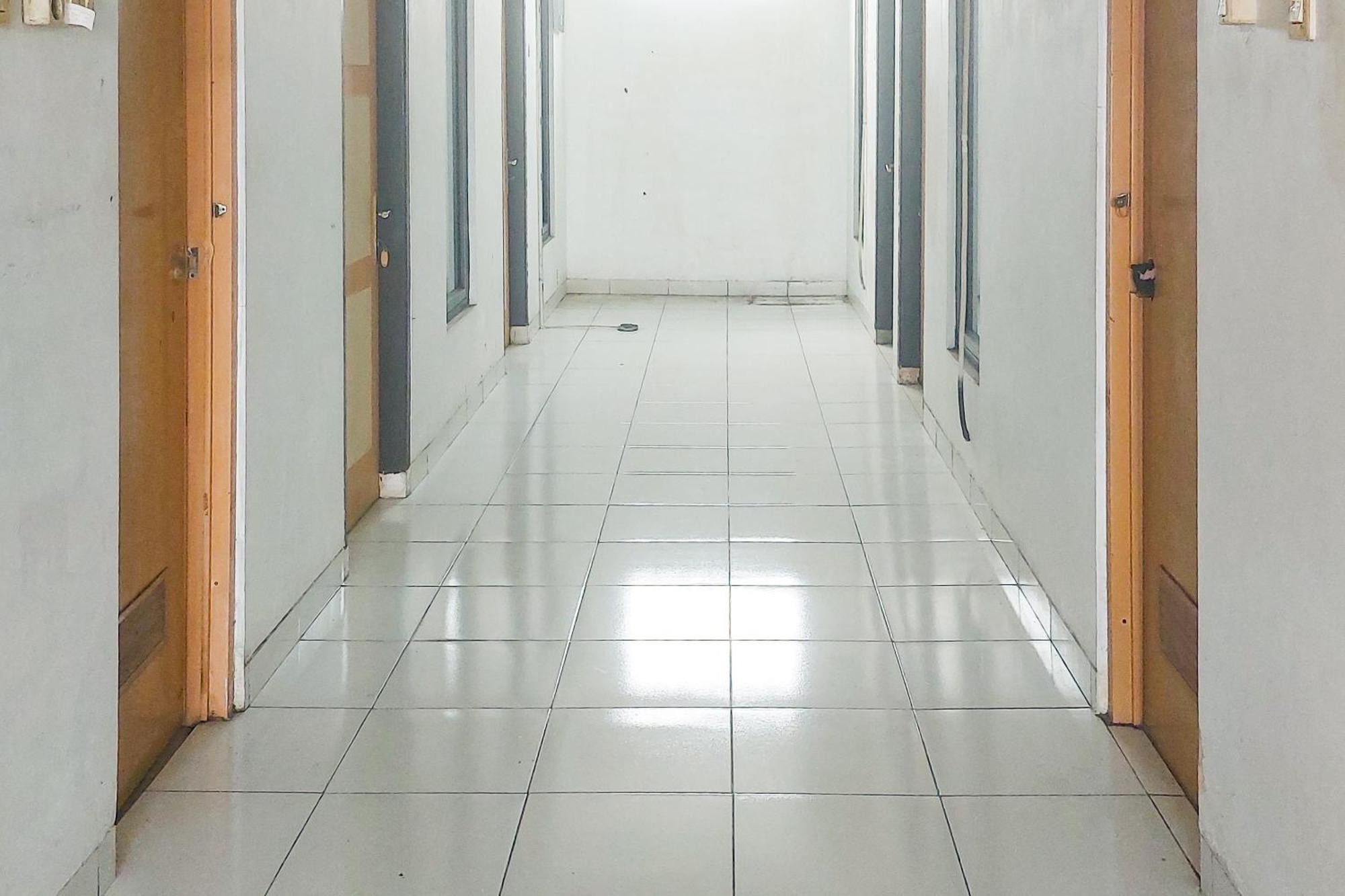Pondok Gede Dkost Syariah Mitra Reddoorz Bekasi Exterior foto