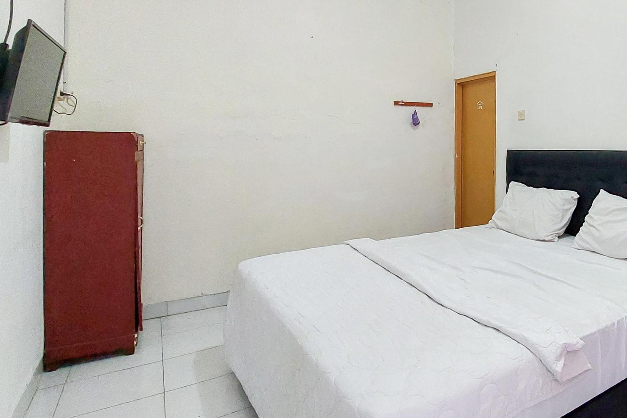Pondok Gede Dkost Syariah Mitra Reddoorz Bekasi Exterior foto