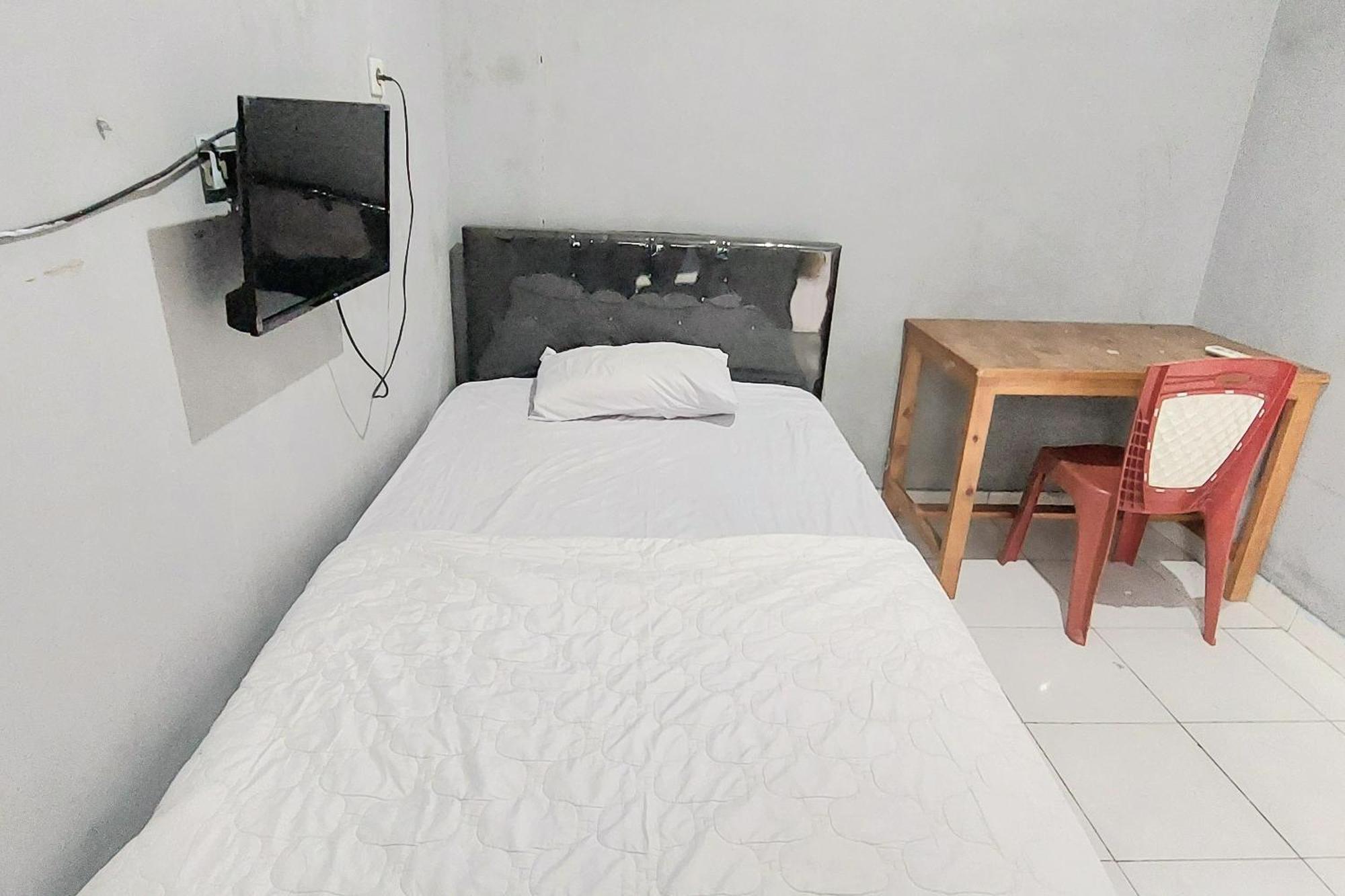Pondok Gede Dkost Syariah Mitra Reddoorz Bekasi Exterior foto